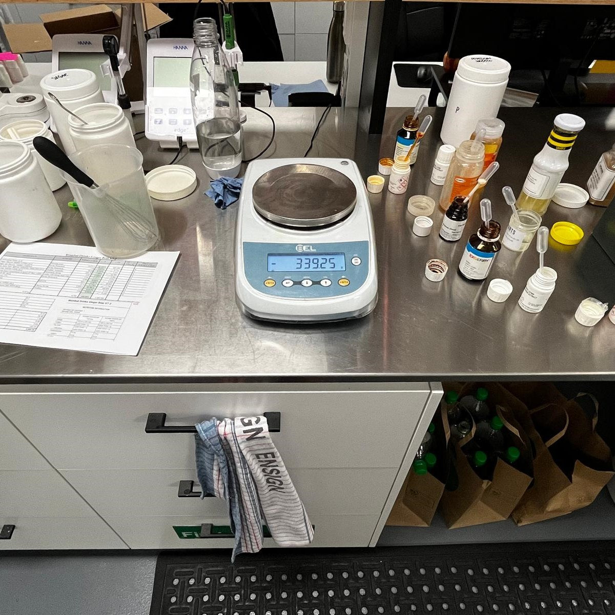 Drinks lab ginger beer cloudy lemonade natural flavourings and colourings 